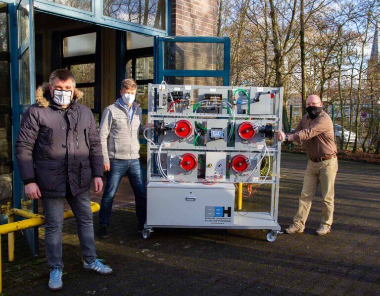Der neue Schulungsstand für Berufskraftfahrer/innen erfeut die Verantwortlichen am Berufskolleg in Werne. Foto: BK / Stüwe