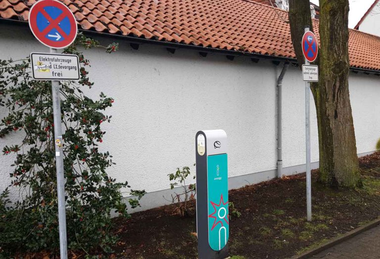 Generell freies Parken, nicht nur beim Ladevorgang, fordert die UWW für Fahrzeuge mit dem E-Kennzeichen. Foto: Wagner