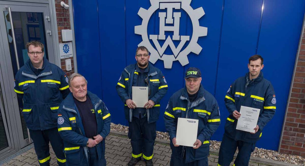 Auf dem Foto befinden sich (von links): Patrick Mersch, Siegfried Wingenfeld (Ortsbeauftragter), Marcel Drücker, Ray Rocktäschel und Florian Bressler. Foto: Jörg Prochnow