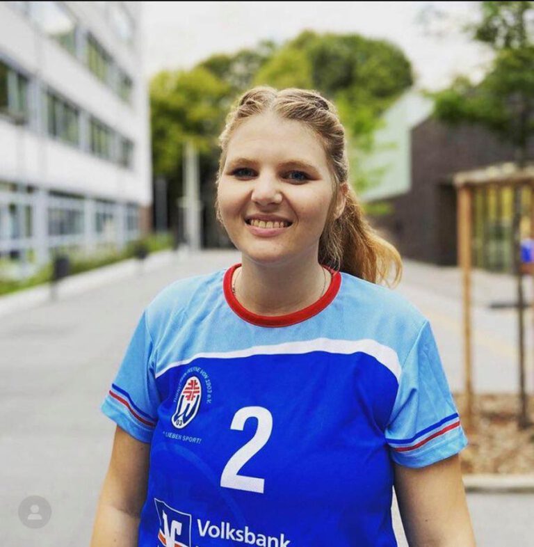 Jenny Böttger ist Kapitänin der 1. Volleyballdamen des TV Werne - und derzeit wegen der Pandemie zum Pausieren gezwungen. Foto: TVW