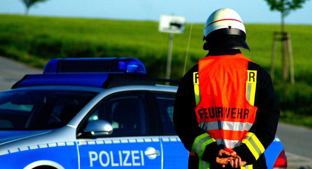 Zu einem Verkehrsunfall auf der A2 wurden die Polizei, Feuerwehr und ein Rettungshubschrauber alarmiert. Foto: pixabay