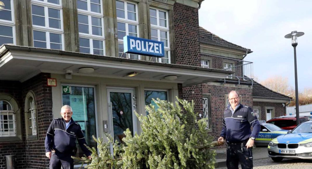 Auch auf der Polizeiwache in Werne muss der Baum raus. Archivfoto: Volkmer