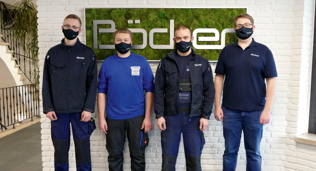 Gut gerüstet für eine erfolgreiche berufliche Laufbahn: Jan Niklas Biermann (von links), Marco Schwartländer, Emir Kocakoglu und Fabian Fränzer. Foto: Böcker