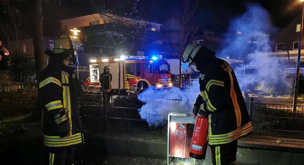 Der Löschzug 1 wurde zu einem Spielplatz gerufen. Dort brannte ein Mülleimer. Foto: Feuerwehr Werne