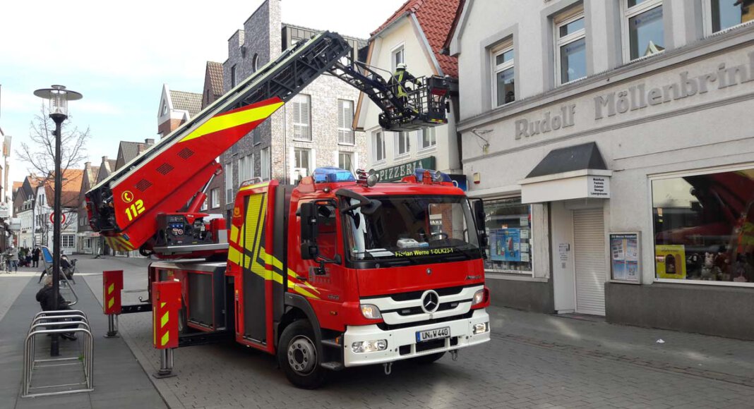 Der Löschzug 1 Stadtmitte der Freiwilligen Feuerwehr Werne eilte am Samstag zur Taubenrettung in die Steinstraße. Foto: Feuerwehr Werne