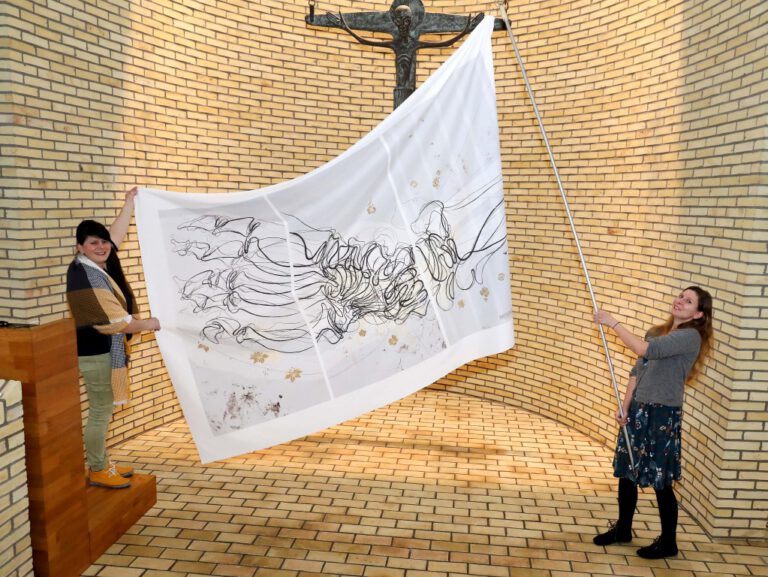Neues Hungertuch regt in der Fastenzeit zum Nachdenken an