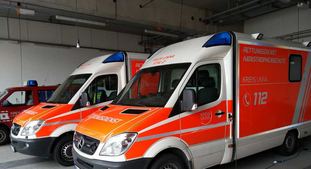 Wenn der Notruf 112 gewählt wird, rückt der Rettungsdienst aus. Foto: Max Rolke – Kreis Unna