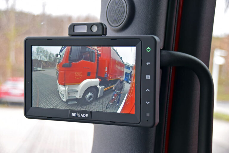 Die Fahrzeugflotte der Rettungsleitstelle ist nun mit Abbiegeassistenzsystemen ausgestattet. Foto: Anita Lehrke – Kreis Unna