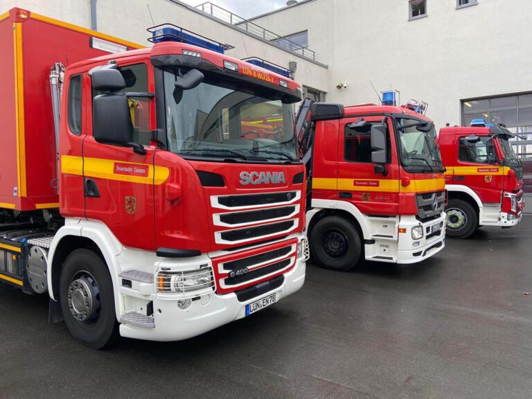 Die beiden „Knubbel“ an der Fahrzeugfront sind neu: Darin steckt moderne Kamera- und Radartechnik. Sie hilft dabei, die Fahrerinnen und Fahrer vor Gefahren im toten Winkel zu warnen. Foto: Stadt Lünen