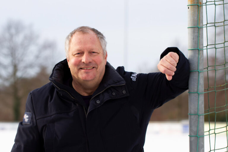 Fußballkommentator Hansi Küpper spielte früher in Werne selbst erfolgreich Fußball. Foto: Isabel Schütte