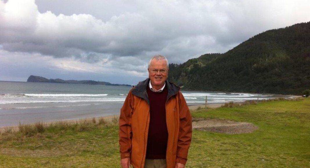 Ulrich Hoppe an der Küste Neuseelands. Am anderen Ende der Welt liest der Ruheständler täglich die Nachrichten aus seiner Heimat auf werne-plus.de. Foto: Privat