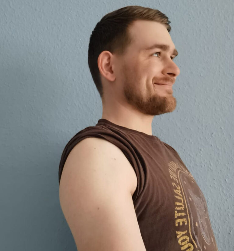 Patrick Naber hat die erste Impfung mit AstraZeneca erhalten. Trotz starker Nebenwirkungen würde er sich immer wieder impfen lassen. Foto: Naber