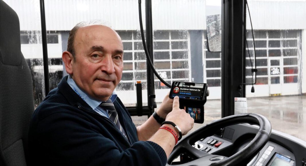 Mehmet Ötegen ist als Busfahrer regelmäßig auch in Werne unterwegs. Foto: Christoph Volkmer
