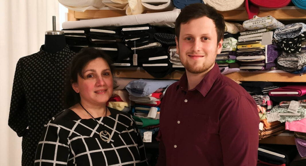 Svitlana und Grigori Rogge haben eine spezielle Hose für Stoma-Patienten entwickelt. Foto: Rogge