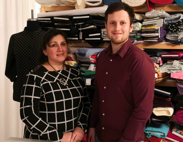 Svitlana und Grigori Rogge haben eine spezielle Hose für Stoma-Patienten entwickelt. Foto: Rogge