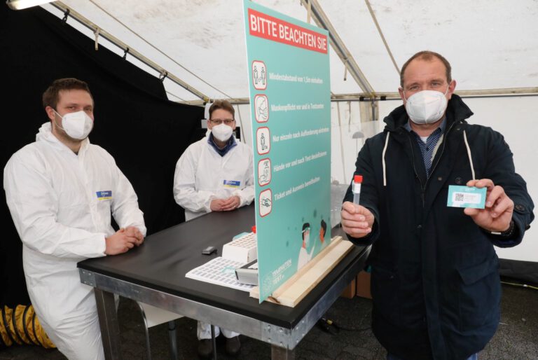 Knapp 100 Abstriche zur Premiere im Zentrum für Schnelltests