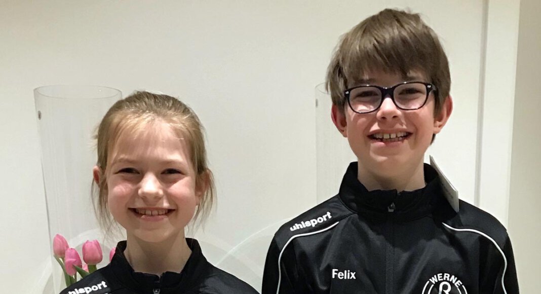 Der RSC Werne hat seinen Poco-Cup 2021 abgesagt. Kleiner Trost: Die jugendlichen Mitglieder, hier Sophie und Felix Beckhove, haben neue Trainingsanzüge erhalten. Foto: RSC
