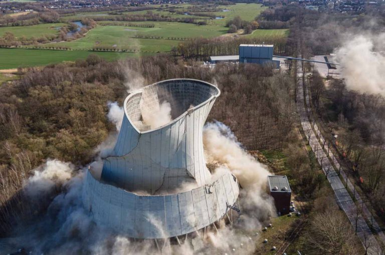 Das Steinkohlekraftwerk in Lünen wurde am Sonntag (28. März) gesprengt: Foto: Hagedorn