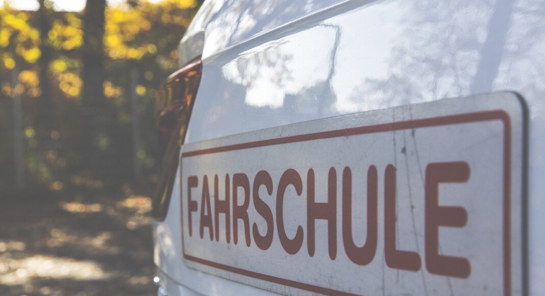 Zurückgegangen ist die Zahl der Fahrschulen im Kreis Unna. Lag sie 2019 noch bei 52, gab es Ende 2020 nur noch 49 Fahrschulen. Symbolfoto: pixabay