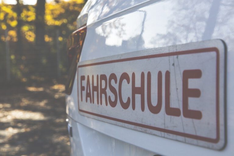 Zurückgegangen ist die Zahl der Fahrschulen im Kreis Unna. Lag sie 2019 noch bei 52, gab es Ende 2020 nur noch 49 Fahrschulen. Symbolfoto: pixabay