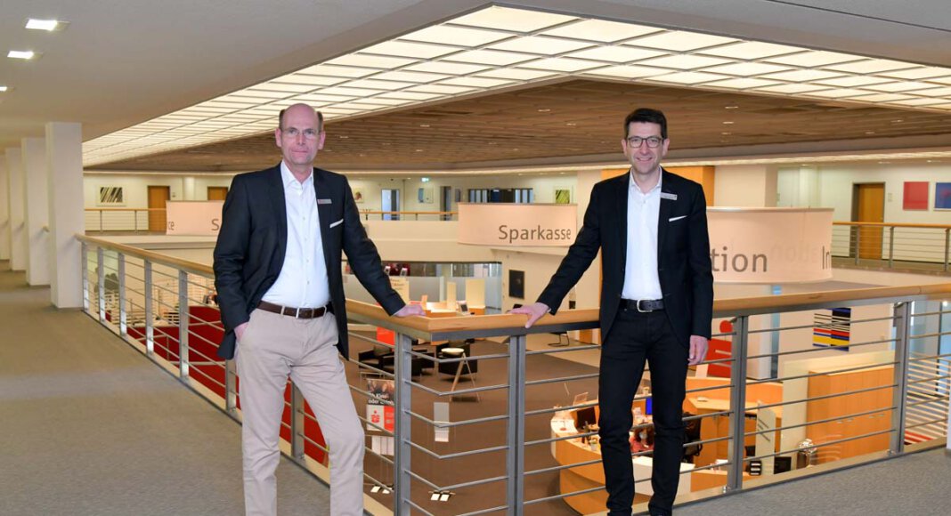 Die Vorstände der Sparkasse an der Lippe: Heiko Rautert (rechts) und Martin Abdinghoff. Foto: Sparkasse