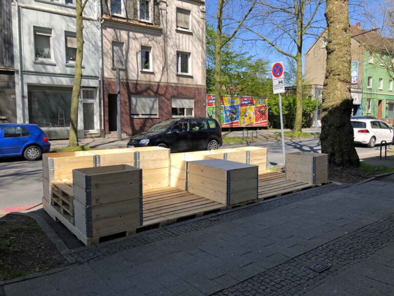Das Parklet an der Münsterstraße ist fast fertig – es fehlt nur noch die Bepflanzung und ein Anstrich. Foto: Stadt Lünen