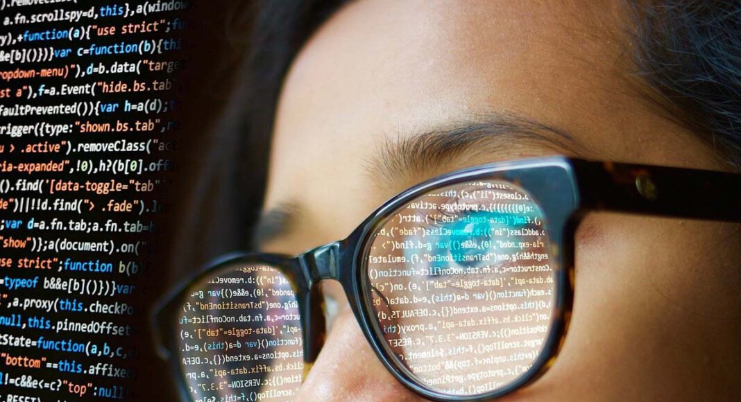 Die Teilnehmerinnen lernen während des Kurses die Grundideen des Programmierens kennen. Foto: pixabay