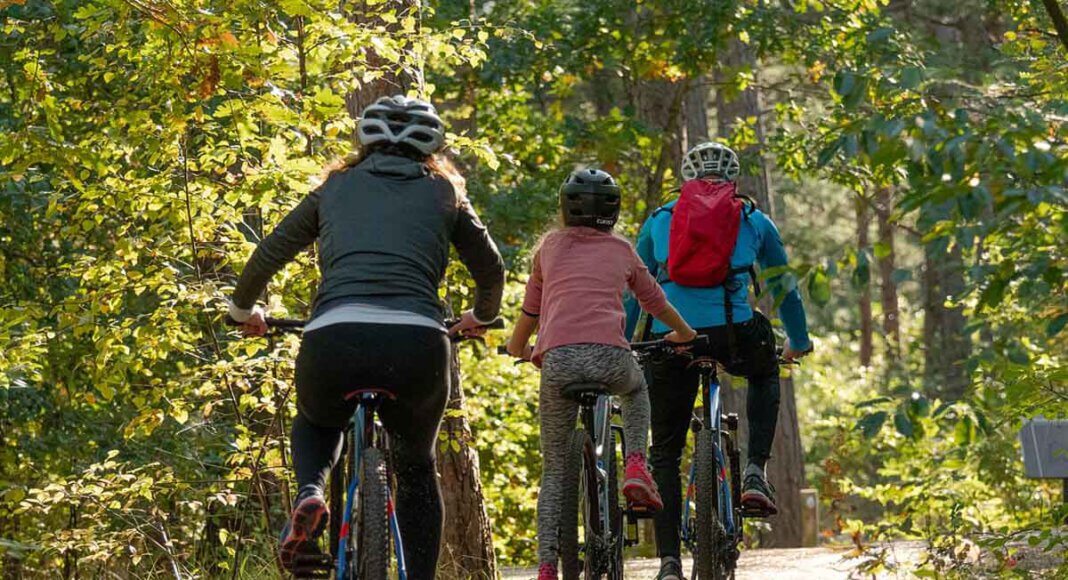 Mit dem Fahrrad können Familien im Kreis Unna auf Entdeckertour gehen. Symbolfoto: pixabay