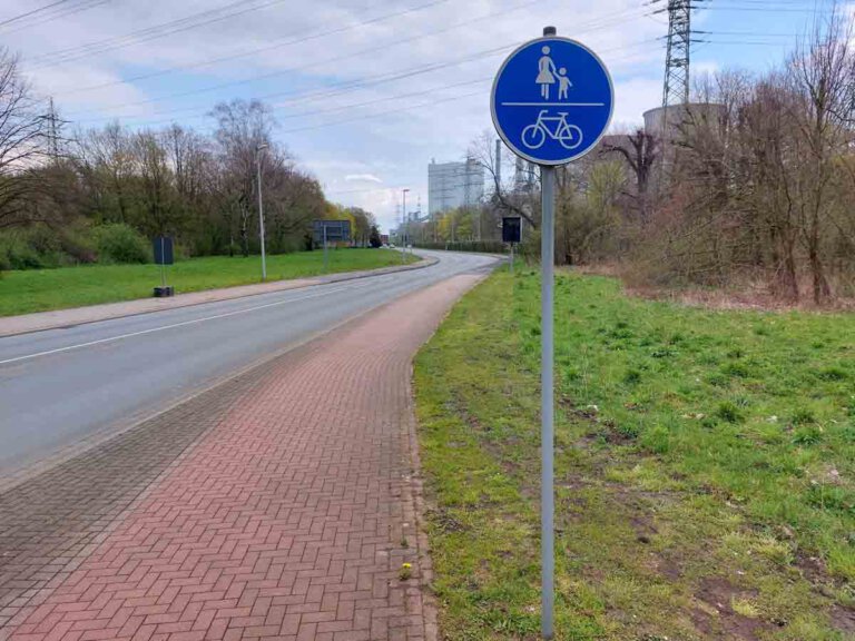 Auf beiden Seiten weise der Radweg erhebliche Mängel auf, schreibt die UWW. Foto: Wagner