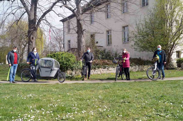 Rufen gemeinsam zur Aktion Stadtradeln 2021 auf: Norbert Zolda (v.l.), Anja Paechnatz, Bürgermeister Thomas Orlowski, Lea Freese und Gerd Paduch. Foto: M. Woesmann / Stadt Selm