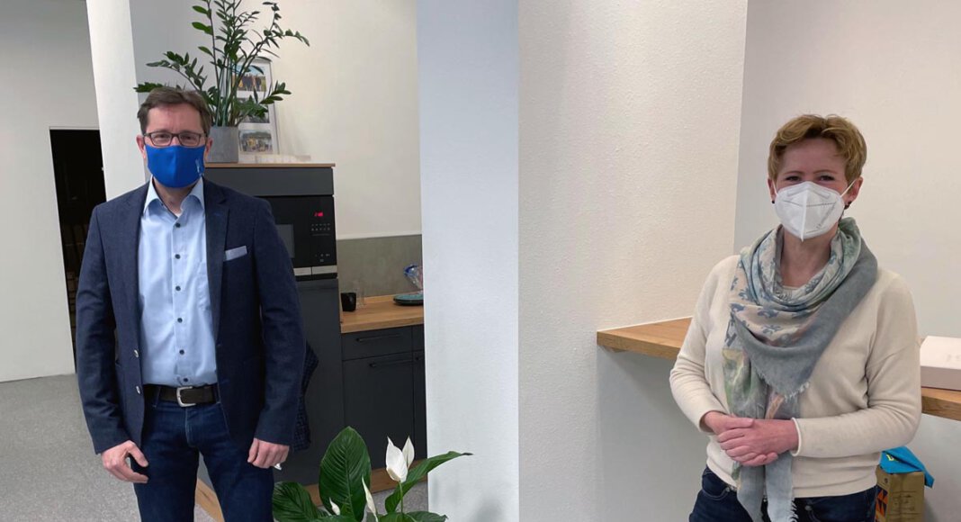 FDP-Fraktionsschefin Claudia Lange diskutierte mit Dr. Michael Detering und vielen Interessierten beim digitalen Stammtisch über den geplanten Surfpark in Werne. Foto: FDP Werne