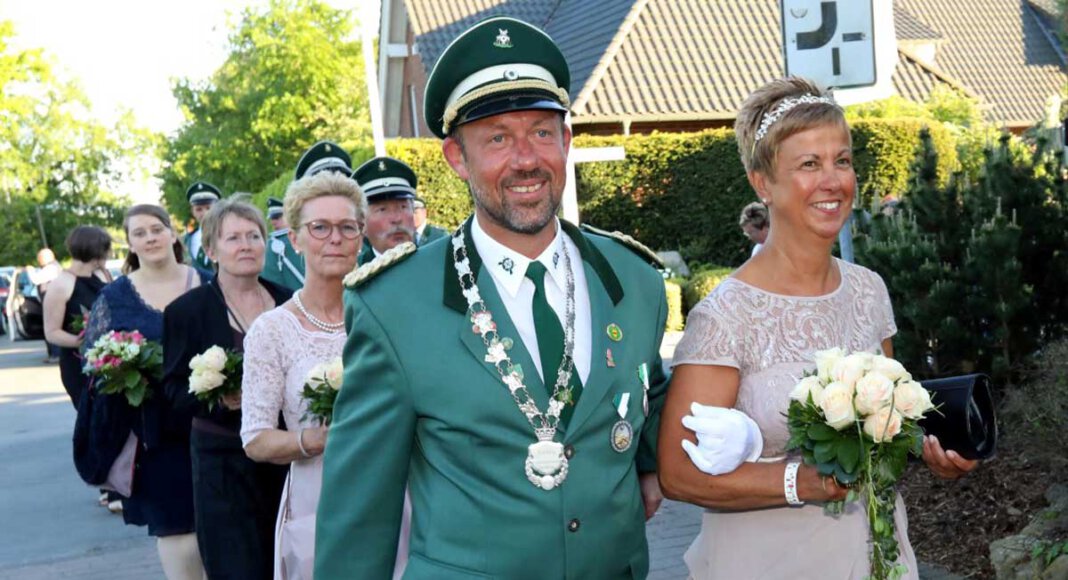 Michael Gillmann I. und Karin Kreienbaum I. - seit 2018 amtierenden Königspaar in Langern. Geht es nach der CDU, sollen Umzüge, beispielsweise an Schützenfesten, demnächst von Mitarbeitern der Stadt Werne abgesichert werden. Archivfoto: Volkmer