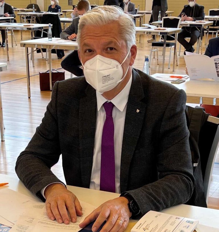 Hubert Hüppe aus Werne, hier beim Parteitag der CDU Ruhr in Gelsenkirchen, kann sich berechtigte Hoffnungen auf eine Rückkehr in den Bundestag machen. Foto: Zilian