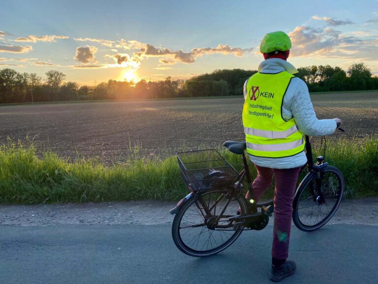 Zu einer Protest-Radtour rund um das nördlich der Nordlippestraße geplante Industriegebiet ruft die Bürgerinitiative auf. Start ist bei der Firma Plaß südlich der Nordlippestraße am Stiegenkamp. Foto: BIN