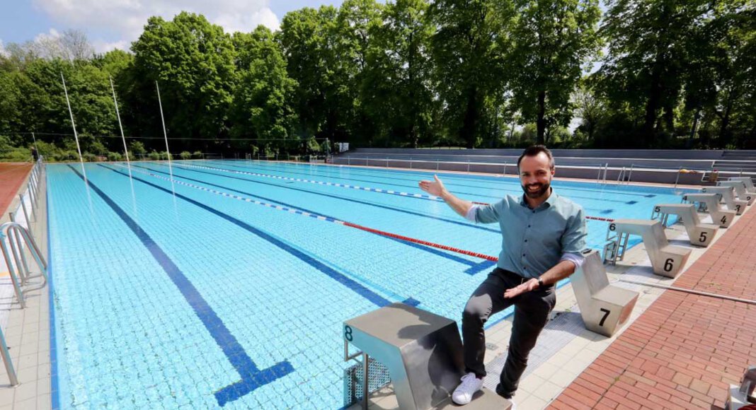 Carsten Langstein freut sich auf den Start der Freibad-Saison 2021 am kommenden Samstag. Foto: Volkmer