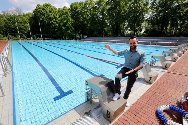 Carsten Langstein freut sich auf den Start der Freibad-Saison 2021 am kommenden Samstag. Foto: Volkmer
