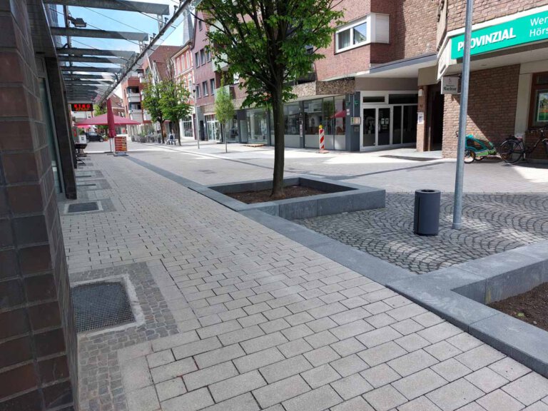 Die Bonenstraße sei so gestaltet, dass Bürger, Kunden und Besucher sich dort gerne aufhielten und wohlfühlten. Sie lade zum Stadtbummel und Verweilen ein und sei damit auch ein wichtiger Wirtschafts-, Tourismus- und natürlich auch Wohlfühlfaktor für die Stadt Werne, heißt es seitens der Verwaltung. Foto: Wagner
