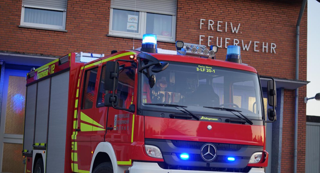Der Löschzug 3 aus Stockum war schnell an der Einsatzstelle und verhinderte bei dem Wohnungsbrand im Ginsterweg Schlimmers. Foto: Feuerwehr Werne
