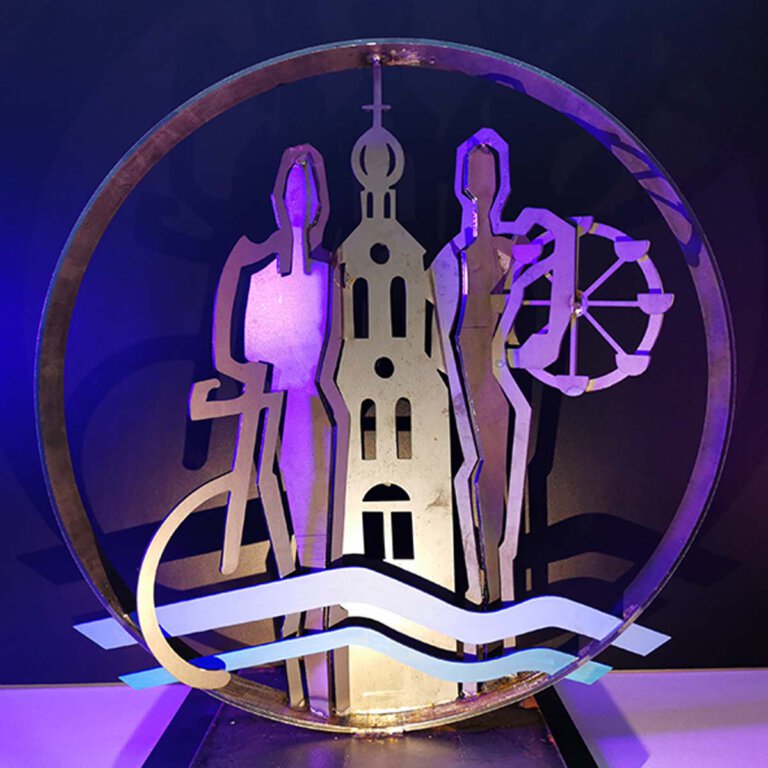Die etwa vier Meter hohe Skulptur, die den neuen Kreisverkehr auf der Münsterstraße schmücken soll, kann auch beleuchtet werden. Das Bild zeigt ein Modell des Künstlers Alfred Gockel. Foto: Stadt Werne