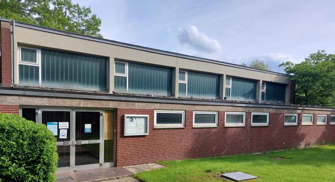 Die Anschaffung einer neuen Heizung für die Turnhalle am Werthweg in Stockum ist eng mit der Zukunft des benachbarten Lehrschwimmbeckens verknüpft. Foto: Wagner