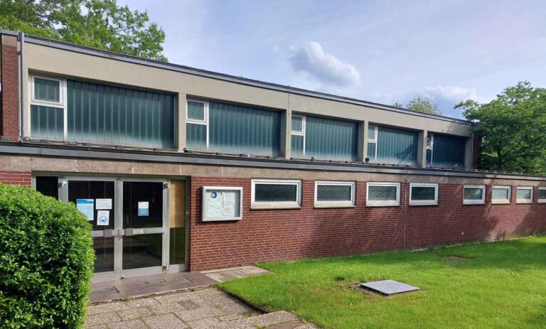 Die Anschaffung einer neuen Heizung für die Turnhalle am Werthweg in Stockum ist eng mit der Zukunft des benachbarten Lehrschwimmbeckens verknüpft. Foto: Wagner