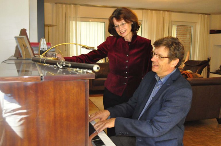 Ehepartner und Kollegen: Hans-Joachim Wensing und seine Frau Dagmar Borowski-Wensing gestalten die Kirchenmusik in Werne seit 25 Jahren gemeinsam. - Foto: Schwarze