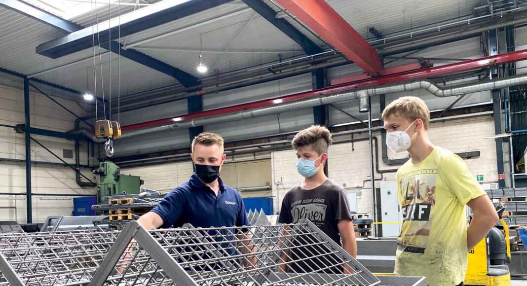Interessante Einblicke ins Berufsleben gewährten die Böcker Maschinenwerken einigen Schulpraktikanten/innen. Foto: Böcker