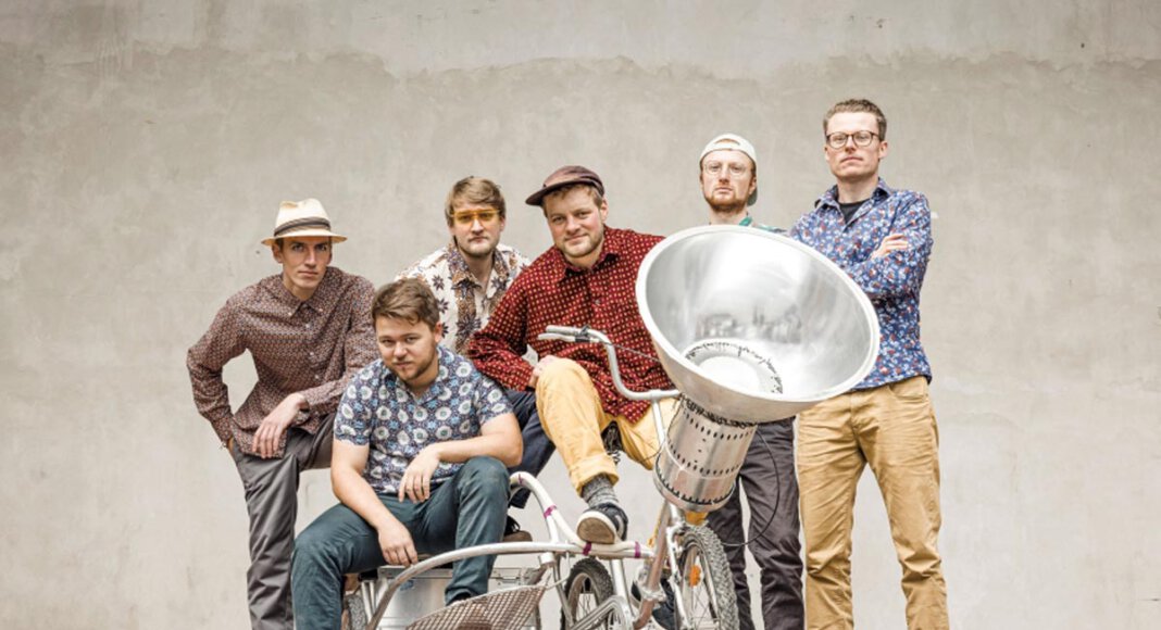 Die Reggae-Dub-Ska-Band „Betrayers of Babylon“ will mit purer Energie, unglaublicher Spielfreude, Optimismus und einer Schippe Ironie ein probates Gegenmittel gegen schlechte Laune liefern. Foto: Band