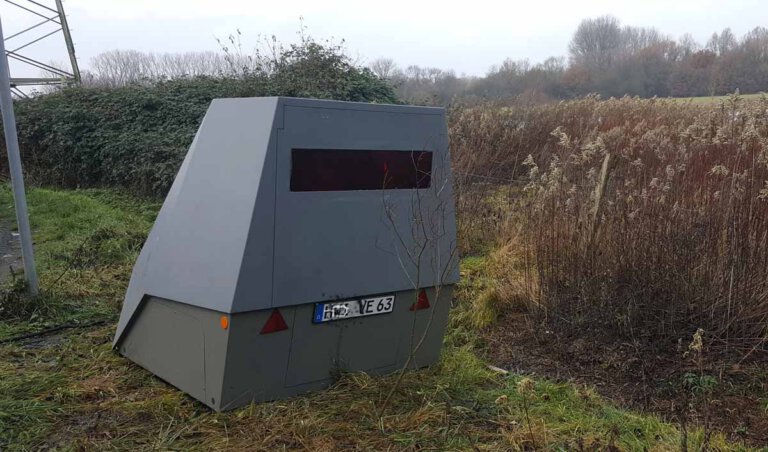 Ab der zweiten Jahreshälfte setzt der Kreis Unna auch solche Blitzer-Anhänger zur Geschwindigkeitsüberwachung ein. Foto: Wagner