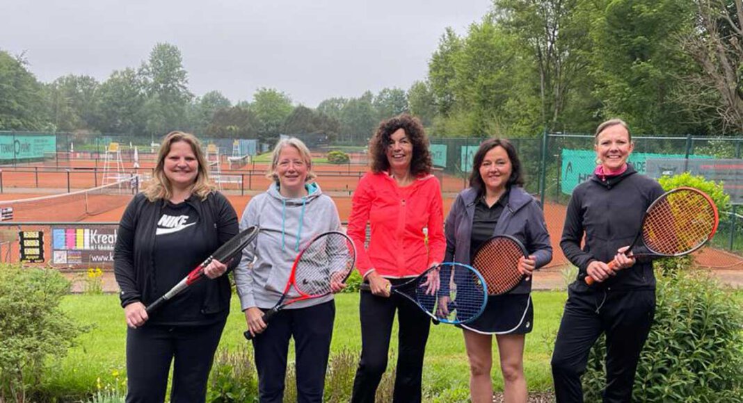 Die Damen 40 des Werner TC 79 mit (von links) Julia Nattler, Miriam Lücke, Petra Kortmann, Martina Most und Daniela Kooijman . Es fehlen Dorothee Schwarze und Dagny Dammermann. Foto: Privat