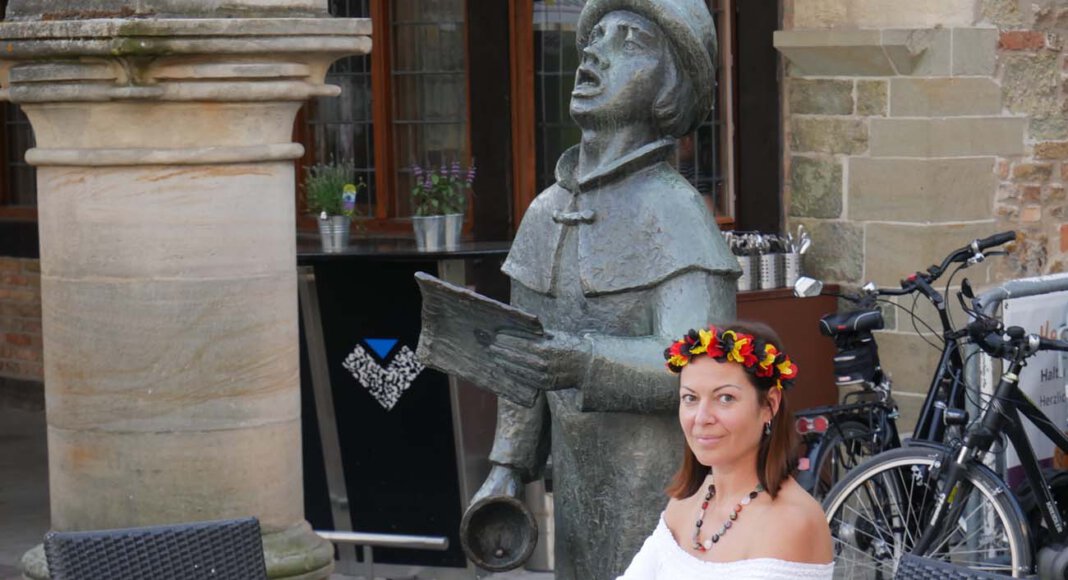 Margarita Lebedkina von der gleichnamigen Musikschule in Stockum spielte an mehreren Abenden auf dem Marktplatz in Werne. Foto: Gaby Brüggemann