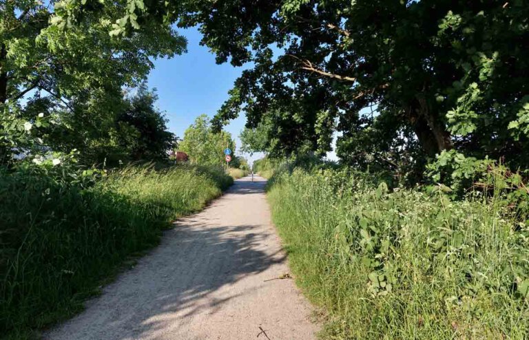 Weil die Bahntrasse bereits heute eine qualitative gute Radwegverbindung nach Bergkamen darstelle, könne sie so im Norden des Kanals den Anschluss an den RS1 bilden, heißt es. Foto: Wagner