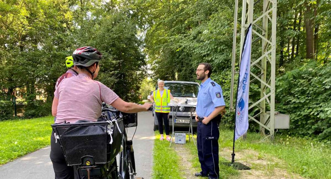 Bei den Kontrollen von 1.008 Verkehrsteilnehmenden stellten die Beamten 422 Verstöße fest. Foto: Kreispolizeibehörde Unna