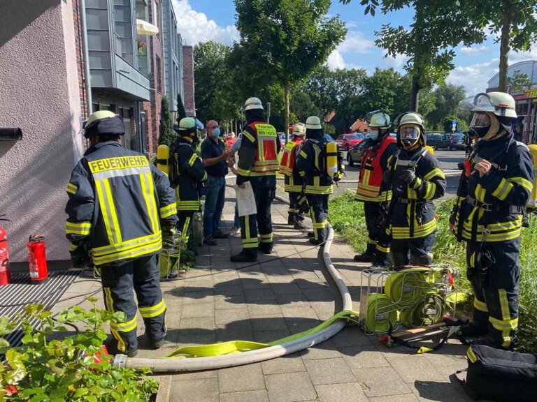 Der Kellerraum des Hotels wurde von einem Trupp der Freiwilligen Feuerwehr Werne erkundet und im Anschluss gelüftet. Foto: Feuerwehr Werne